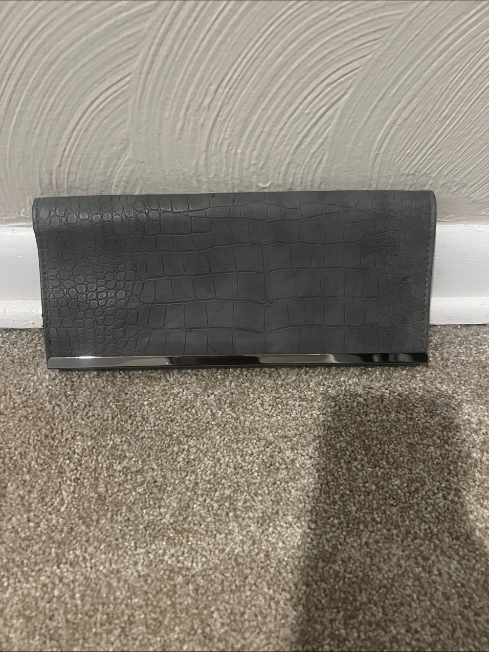 Men's Gray Croc-Embossed Leather Clutch Wallet with Metal Trim